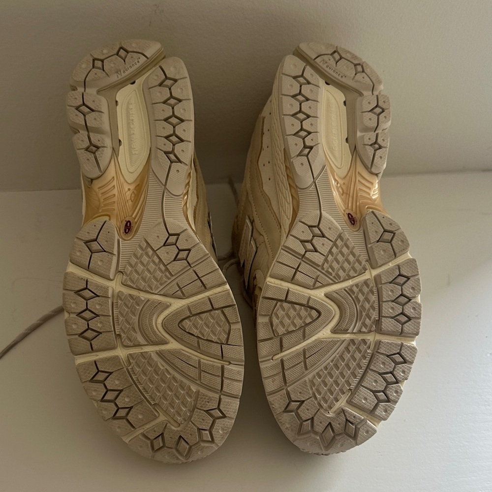 New Balance Cream Athletic Shoes - Picture 4 of 6